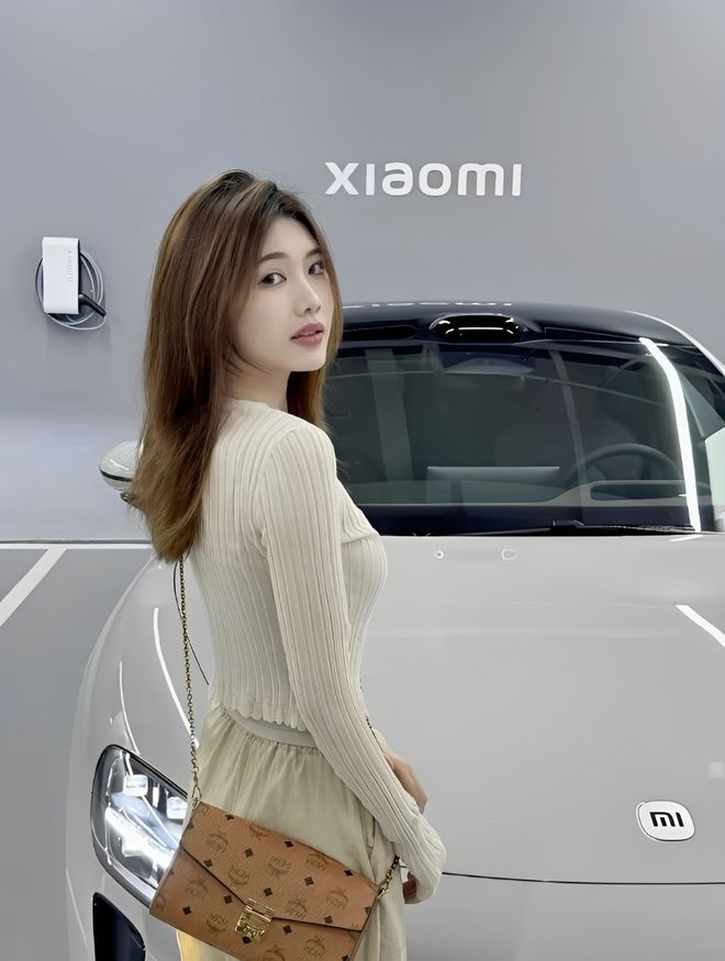 量都这么高的吗？仙女也就长这样吧pg试玩小米SU7的美女车主质(图7)