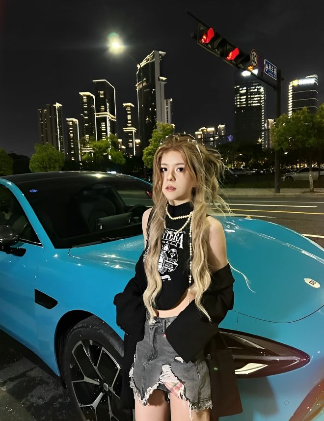 量都这么高的吗？仙女也就长这样吧pg试玩小米SU7的美女车主质(图9)