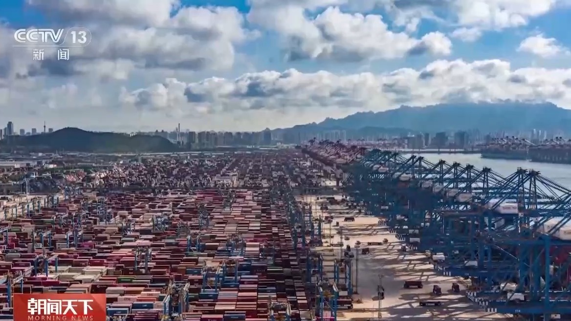 青岛港科技升级货物“秒通关”pg电子试玩入口一线分钟(图6) 青岛港科技升级货物“秒通关”pg电子试玩入口一线分钟(图6)