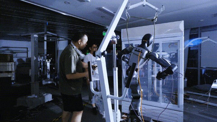 资！机器人Moz1卷入办公室全力冲刺万亿赛道pg电子中国网站具身智能猛将再狂揽近6亿融(图7)