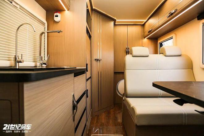 峰景·蓝鲸览拓者四驱房车安全舒适闯天涯pg电子模拟器一家三口惬意之选！长安(图11)