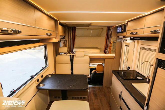 峰景·蓝鲸览拓者四驱房车安全舒适闯天涯pg电子模拟器一家三口惬意之选！长安(图12)