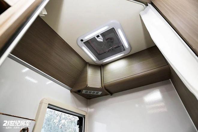 峰景·蓝鲸览拓者四驱房车安全舒适闯天涯pg电子模拟器一家三口惬意之选！长安(图8)