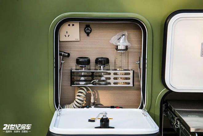 峰景·蓝鲸览拓者四驱房车安全舒适闯天涯pg电子模拟器一家三口惬意之选！长安(图14)