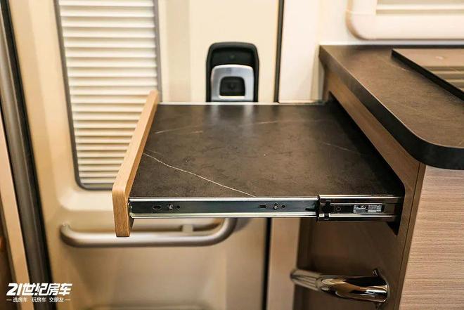 峰景·蓝鲸览拓者四驱房车安全舒适闯天涯pg电子模拟器一家三口惬意之选！长安(图19)