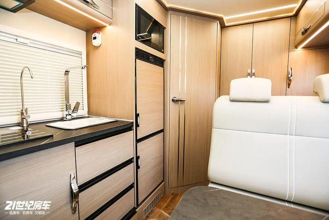 峰景·蓝鲸览拓者四驱房车安全舒适闯天涯pg电子模拟器一家三口惬意之选！长安(图26)