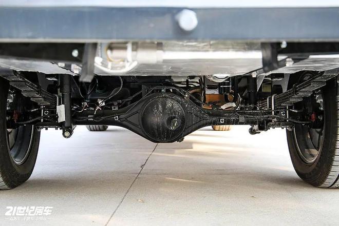 峰景·蓝鲸览拓者四驱房车安全舒适闯天涯pg电子模拟器一家三口惬意之选！长安(图16)