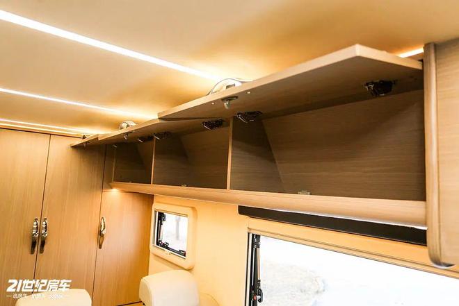 峰景·蓝鲸览拓者四驱房车安全舒适闯天涯pg电子模拟器一家三口惬意之选！长安(图23)